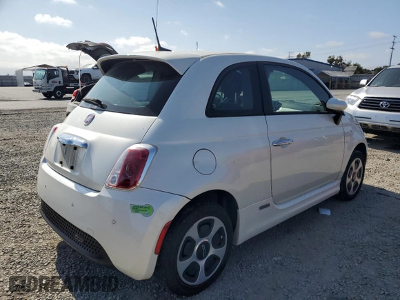 2017 FIAT 500e z VIN 3C3CFFGE5HT515272, wystawiony jako Copart lot #58271005 z przebiegiem 47 663 mil mil oraz Czysty tytuł • Clean title. Historia ofert i sprzedaży dostępna na DreamBid. Obrazek 3.