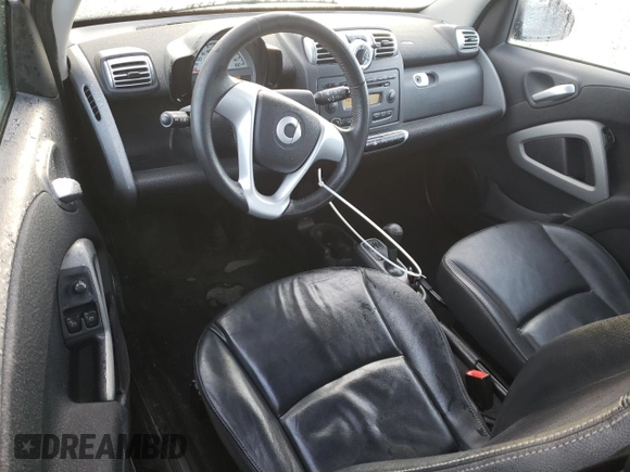 2010 Smart fortwo Pure z VIN WMEEJ3BA3AK353317, wystawiony jako Copart lot #48560975 z przebiegiem 163 175 mil mil oraz Czysty tytuł • Clean title. Historia ofert i sprzedaży dostępna na DreamBid. Obrazek 8.