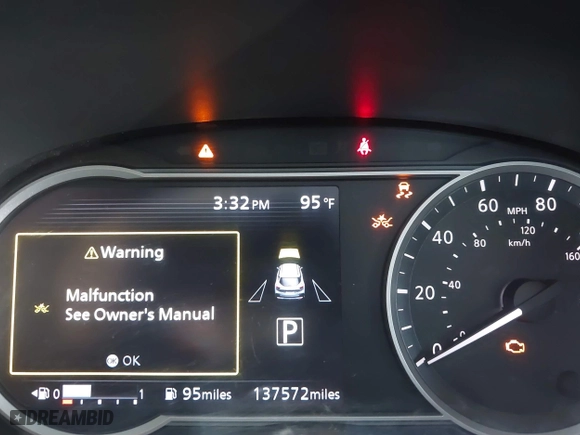 2018 Nissan Kicks SR with VIN 3N1CP5CUXJL504437, listed as a IAAI auction lot 41890907 with 137,572 mi miles. Bid and sale history available at carsss.com. Image 7.