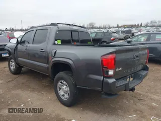 2021 Toyota Tacoma SR z VIN 5TFCZ5AN3MX269374, wystawiony jako IAAI lot #41068356 z przebiegiem 54 358 mil mil oraz . Historia ofert i sprzedaży dostępna na DreamBid. Obrazek 3.