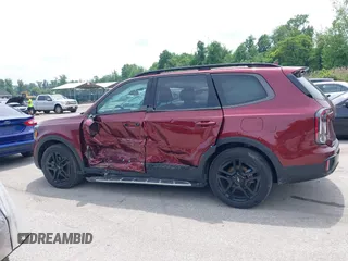 2024 Kia Telluride EX X-Line z VIN 5XYP3DGC6RG435643, wystawiony jako IAAI lot #42279212 z przebiegiem 10 069 mil mil oraz . Historia ofert i sprzedaży dostępna na DreamBid. Obrazek 14.