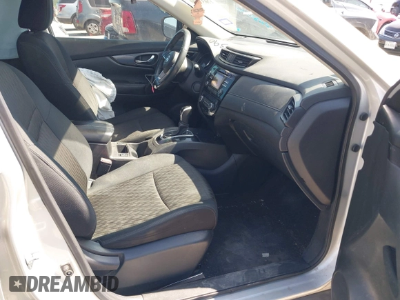 2017 Nissan Rogue SV z VIN 5N1AT2MN5HC730098, wystawiony jako IAAI lot #42033390 z przebiegiem 91 755 mil mil oraz . Historia ofert i sprzedaży dostępna na DreamBid. Obrazek 5.