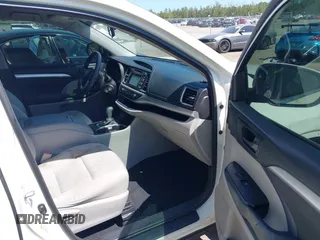 2016 Toyota Highlander LE Plus z VIN 5TDZKRFH4GS127117, wystawiony jako IAAI lot #42054767 z przebiegiem 167 253 mil mil oraz . Historia ofert i sprzedaży dostępna na DreamBid. Obrazek 5.