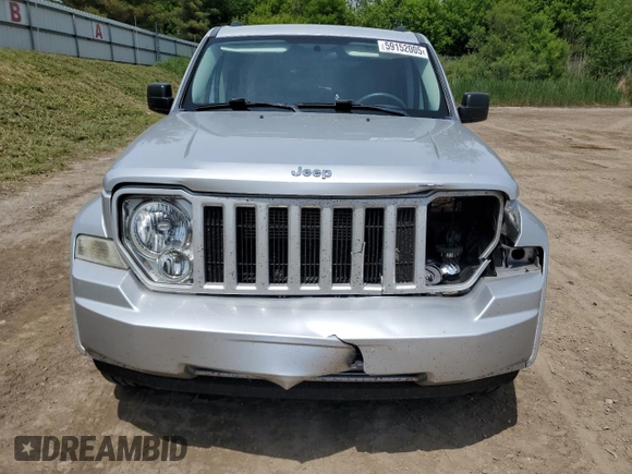2008 Jeep Liberty Sport z VIN 1J8GN28KX8W265902, wystawiony jako Copart lot #59152005 z przebiegiem 113 905 mil mil oraz Czysty tytuł • Clean title. Historia ofert i sprzedaży dostępna na DreamBid. Obrazek 5.