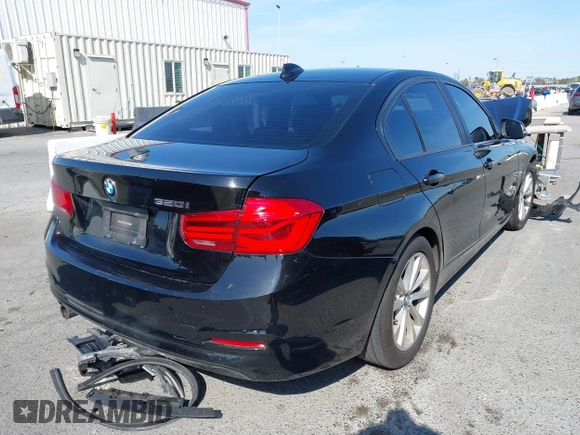 2017 BMW 3 Series 320i z VIN WBA8E1G52HNU15294, wystawiony jako IAAI lot #41980037 z przebiegiem 100 880 mil mil oraz . Historia ofert i sprzedaży dostępna na DreamBid. Obrazek 4.