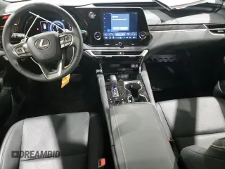 2024 Lexus RX 350h z VIN 2T2BBMCA8RC039156, wystawiony jako Copart lot #59473565 z przebiegiem 10 788 mil mil oraz Czysty tytuł • Clean title. Historia ofert i sprzedaży dostępna na DreamBid. Obrazek 8.
