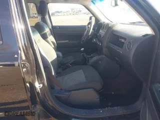 2016 Jeep Patriot Sport with VIN 1C4NJPBA6GD575594, listed as a IAAI auction lot 41114650 with 999,999 mi miles. Bid and sale history available at carsss.com. Image 5.