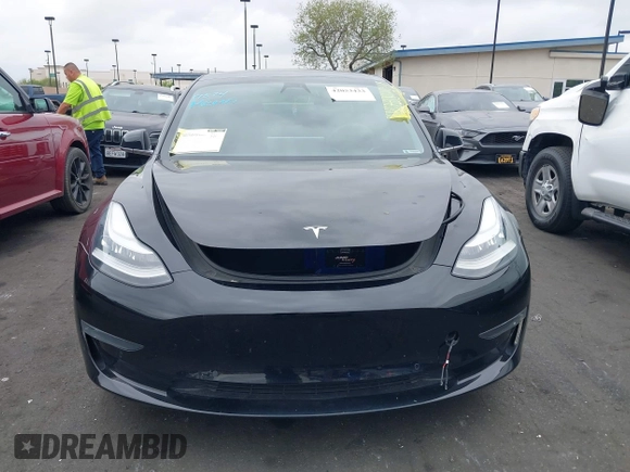 2020 Tesla Model 3 Long Range z VIN 5YJ3E1EB8LF790197, wystawiony jako IAAI lot #42053433 z przebiegiem 73 006 mil mil oraz . Historia ofert i sprzedaży dostępna na DreamBid. Obrazek 13.