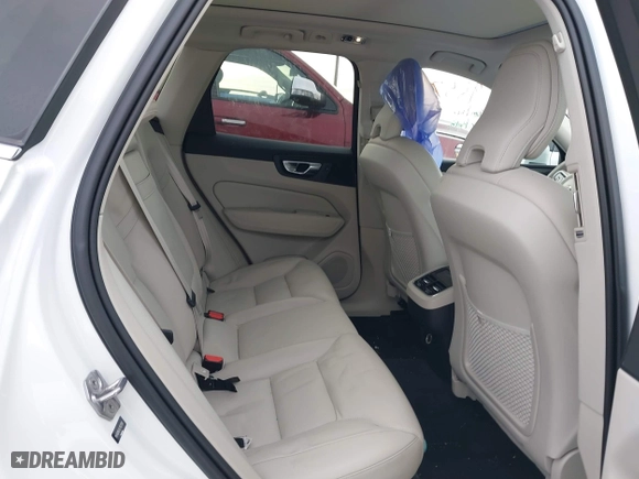 2020 Volvo XC60 Inscription with VIN YV4102RL0L1522300, listed as a IAAI auction lot 38569557 with 38,279 mi miles. Bid and sale history available at carsss.com. Image 8.