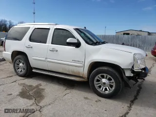 2007 GMC Yukon Denali with VIN 1GKFK63867J167187, listed as a Copart auction lot 47310045 with 220,222 mi miles and Salvage Title. Bid and sale history available at carsss.com. Image 4.