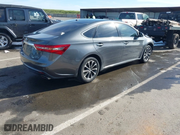 2017 Toyota Avalon XLE z VIN 4T1BK1EB5HU262650, wystawiony jako IAAI lot #42004158 z przebiegiem 81 018 mil mil oraz . Historia ofert i sprzedaży dostępna na DreamBid. Obrazek 4.
