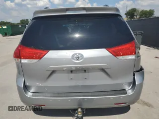2012 Toyota Sienna LE AAS z VIN 5TDKK3DC7CS238373, wystawiony jako Copart lot #61186245 z przebiegiem 200 950 mil mil oraz Szkoda całkowita • Salvage title. Historia ofert i sprzedaży dostępna na DreamBid. Obrazek 6.