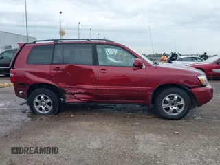 2005 Toyota Highlander z VIN JTEGP21A450079978, wystawiony jako IAAI lot #41905023 z przebiegiem 156 101 mil mil oraz . Historia ofert i sprzedaży dostępna na DreamBid. Obrazek 14.