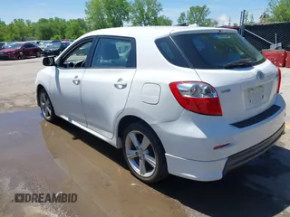 2009 Toyota Matrix S z VIN 2T1LE40E09C009673, wystawiony jako IAAI lot #42157031 z przebiegiem 185 656 mil mil oraz . Historia ofert i sprzedaży dostępna na DreamBid. Obrazek 3.
