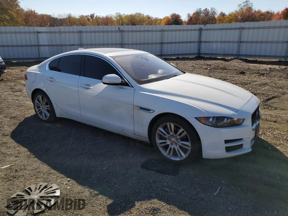 2019 Jaguar XE 25t with VIN SAJAR4FX8KCP52067, listed as a Copart auction lot 76584654 with 82,069 mi miles and Salvage Title. Bid and sale history available at carsss.com. Image 4.