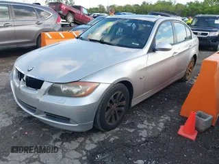 2006 BMW 3 Series 325xi with VIN WBAVD13556KV07798, listed as a IAAI auction lot 42130885 with 118,400 mi miles. Bid and sale history available at carsss.com. Image 2.