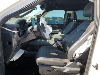 2023 Ford Expedition Limited z VIN 1FMJU2A8XPEA45741, wystawiony jako Copart lot #50419155 z przebiegiem Nie podano mil oraz Szkoda całkowita • Salvage title. Historia ofert i sprzedaży dostępna na DreamBid. Obrazek 7.