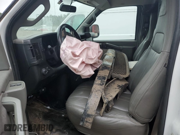 2019 Chevrolet Express Cargo z VIN 1GCWGBFG4K1185639, wystawiony jako Copart lot #88564825 z przebiegiem Nie podano mil oraz Szkoda całkowita • Salvage title. Historia ofert i sprzedaży dostępna na DreamBid. Obrazek 7.