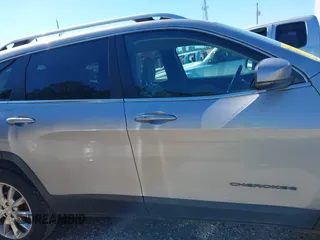 2016 Jeep Cherokee Limited with VIN 1C4PJLDB8GW239294, listed as a IAAI auction lot 41675712 with 140,491 mi miles. Bid and sale history available at carsss.com. Image 13.