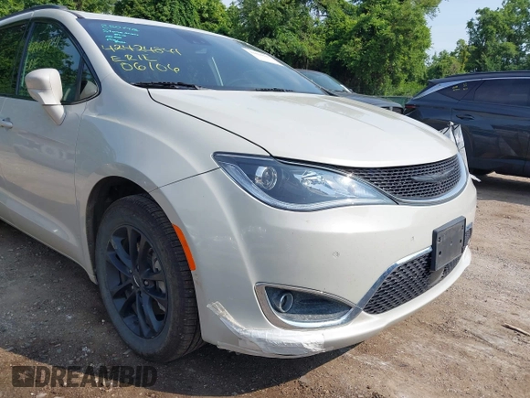 2020 Chrysler Pacifica Launch Edition with VIN 2C4RC3BGXLR267876, listed as a IAAI auction lot 42424841 with 87,586 mi miles and . Bid and sale history available at DreamBid. Image 6.