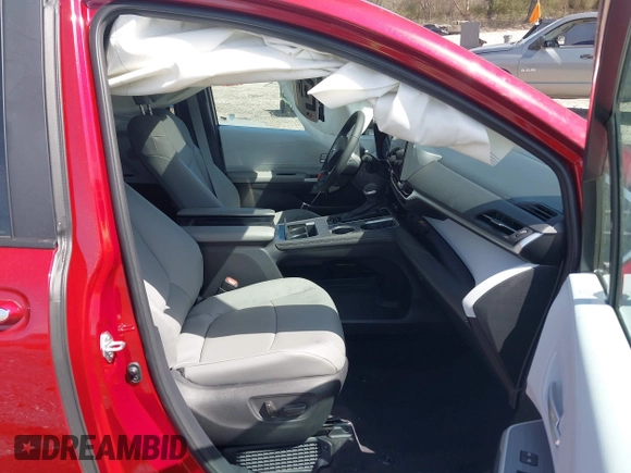 2025 Toyota Sienna XLE with VIN 5TDYRKEC7SS236507, listed as a IAAI auction lot 41635251 with 2,422 mi miles and . Bid and sale history available at DreamBid. Image 5.