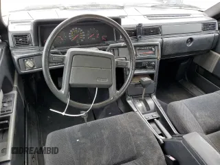 1987 Volvo 740 z VIN YV1FX8843H2178121, wystawiony jako Copart lot #55678015 z przebiegiem 105 881 mil mil oraz Tytuł czysty. Historia ofert i sprzedaży dostępna na DreamBid. Obrazek 8.