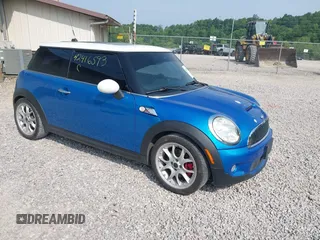 2008 MINI Hardtop S z VIN WMWMF73508TV34249, wystawiony jako IAAI lot #42416593 z przebiegiem 162 176 mil mil oraz . Historia ofert i sprzedaży dostępna na DreamBid. Obrazek 1.