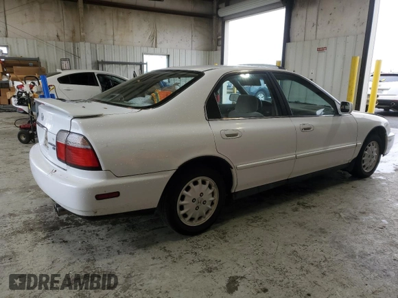 1997 Honda Accord EX with VIN 1HGCD5659VA170992, listed as a Copart auction lot 82232134 with 203,639 mi miles and Salvage Title. Bid and sale history available at DreamBid. Image 3.