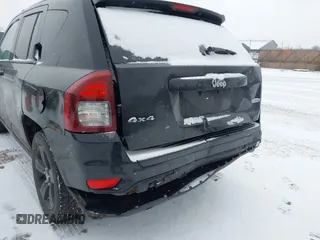 2016 Jeep Compass High Altitude z VIN 1C4NJDEB8GD758174, wystawiony jako IAAI lot #41235089 z przebiegiem 144 841 mil mil oraz . Historia ofert i sprzedaży dostępna na DreamBid. Obrazek 6.