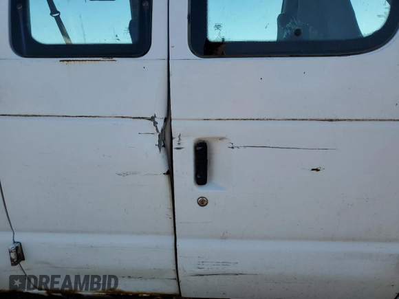 2001 Ford Econoline Passenger XL with VIN 1FMRE11201HB08051, listed as a Copart auction lot 54983885 with 159,509 mi miles and Clean title. Bid and sale history available at DreamBid. Image 11.