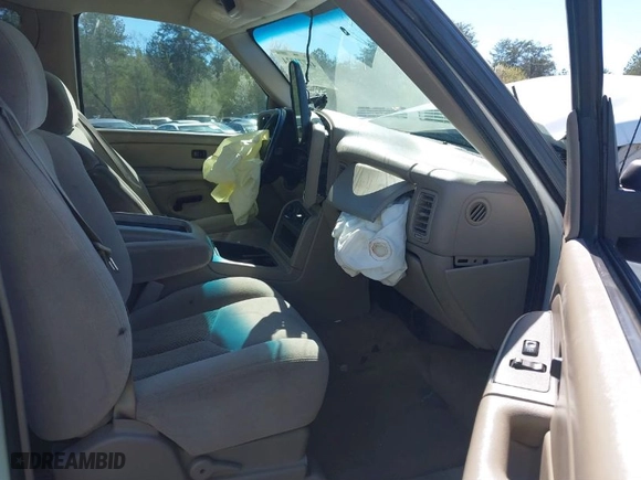 2005 Chevrolet Silverado 2500HD LS with VIN 1GCHK23U95F846199, listed as a IAAI auction lot 41771024 with 1 mi miles. Bid and sale history available at carsss.com. Image 5.