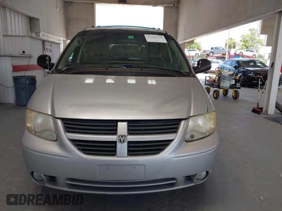 2005 Dodge Caravan SXT with VIN 2D4GP44L65R335656, listed as a IAAI auction lot 42526728 with 322,176 mi miles and . Bid and sale history available at DreamBid. Image 12.