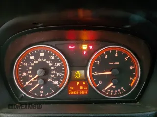 2006 BMW 3 Series 325i with VIN WBAVB13536KX51777, listed as a Copart auction lot 57082425 with 206,336 mi miles and Salvage title. Bid and sale history available at DreamBid. Image 9.