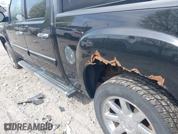 2008 GMC Sierra Denali z VIN 2GTEK638681161702, wystawiony jako IAAI lot #42078538 z przebiegiem Nie podano mil oraz . Historia ofert i sprzedaży dostępna na DreamBid. Obrazek 19.