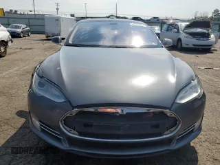2013 Tesla Model S Performance с VIN 5YJSA1CP5DFP05260, выставлен на аукционе Copart как лот 62391945 с пробегом Не указан миль и Чистый • Clean title. История ставок и продаж доступна на DreamBid. Изображение 5.