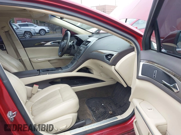 2013 Lincoln MKZ z VIN 3LN6L2G95DR806631, wystawiony jako IAAI lot #42663137 z przebiegiem 167 646 mil mil oraz . Historia ofert i sprzedaży dostępna na DreamBid. Obrazek 5.