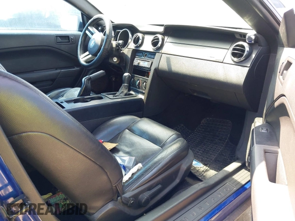 2005 Ford Mustang Deluxe with VIN 1ZVFT80N355260024, listed as a IAAI auction lot 42570131 with Not provided miles and . Bid and sale history available at DreamBid. Image 5.