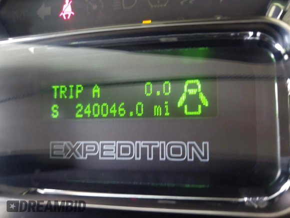 2013 Ford Expedition XLT с VIN 1FMJU1J54DEF31876, выставлен на аукционе IAAI как лот 42512937 с пробегом 240 046 миль миль и . История ставок и продаж доступна на DreamBid. Изображение 15.