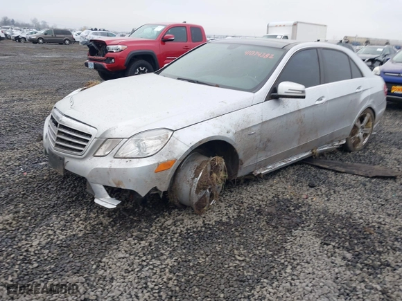 2012 Mercedes-Benz E-Class E 350 Luxury with VIN WDDHF5KB4CA618729, listed as a IAAI auction lot 41074382 with 115,060 mi miles. Bid and sale history available at carsss.com. Image 17.