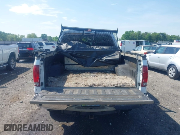 2006 Ford F-250 XL z VIN 1FTSW21P56ED13667, wystawiony jako IAAI lot #42108168 z przebiegiem 175 075 mil mil oraz . Historia ofert i sprzedaży dostępna na DreamBid. Obrazek 11.