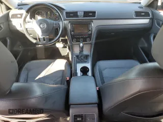 2014 Volkswagen Passat SE z VIN 1VWBN7A36EC053431, wystawiony jako Copart lot #49343735 z przebiegiem 102 845 mil mil oraz Szkoda całkowita • Salvage title. Historia ofert i sprzedaży dostępna na DreamBid. Obrazek 8.