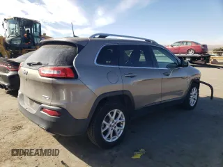 2017 Jeep Cherokee Latitude with VIN 1C4PJLCS3HW650797, listed as a Copart auction lot 43201555 with 67,165 mi miles and Salvage title. Bid and sale history available at DreamBid. Image 3.