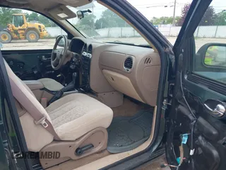 2004 GMC Envoy SLE z VIN 1GKDS13S242374316, wystawiony jako IAAI lot #42422803 z przebiegiem 220 071 mil mil oraz . Historia ofert i sprzedaży dostępna na DreamBid. Obrazek 5.