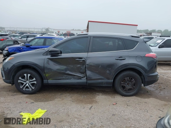 2017 Toyota RAV4 LE z VIN 2T3BFREV8HW667907, wystawiony jako IAAI lot #42130136 z przebiegiem 129 831 mil mil oraz . Historia ofert i sprzedaży dostępna na DreamBid. Obrazek 14.