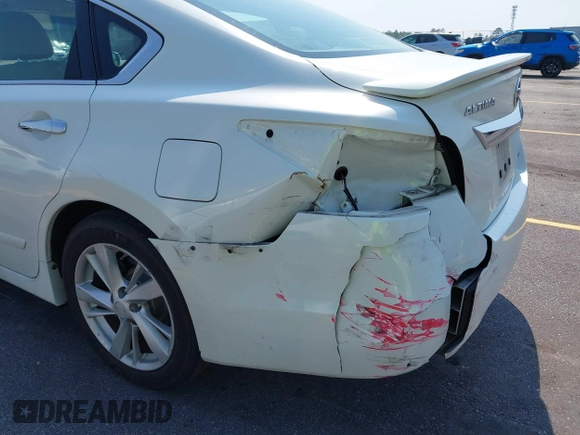 2014 Nissan Altima 2.5 with VIN 1N4AL3AP0EC110695, listed as a IAAI auction lot 41982775 with 105,395 mi miles. Bid and sale history available at carsss.com. Image 13.