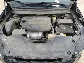 2020 Jeep Cherokee Latitude Plus с VIN 1C4PJLLB2LD582268, выставлен на аукционе Copart как лот 54162555 с пробегом 96 873 миль миль и Списание • Salvage title. История ставок и продаж доступна на DreamBid. Изображение 12.