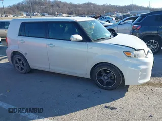 2014 Scion xB z VIN JTLZE4FE8EJ060553, wystawiony jako IAAI lot #41405553 z przebiegiem 138 671 mil mil oraz . Historia ofert i sprzedaży dostępna na DreamBid. Obrazek 1.