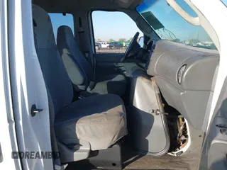 2007 Ford Econoline Passenger XL z VIN 1FBSS31L07DA47100, wystawiony jako IAAI lot #41054675 z przebiegiem 101 879 mil mil oraz . Historia ofert i sprzedaży dostępna na DreamBid. Obrazek 5.