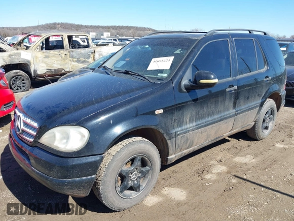 1998 Mercedes-Benz M-Class with VIN 4JGAB54EXWA030493, listed as a IAAI auction lot 41695224 with 249,325 mi miles. Bid and sale history available at carsss.com. Image 2.