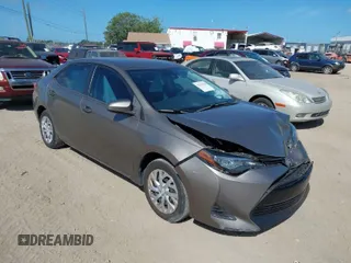 2018 Toyota Corolla L z VIN 5YFBURHE4JP745665, wystawiony jako IAAI lot #41963020 z przebiegiem 133 620 mil mil oraz . Historia ofert i sprzedaży dostępna na DreamBid. Obrazek 1.